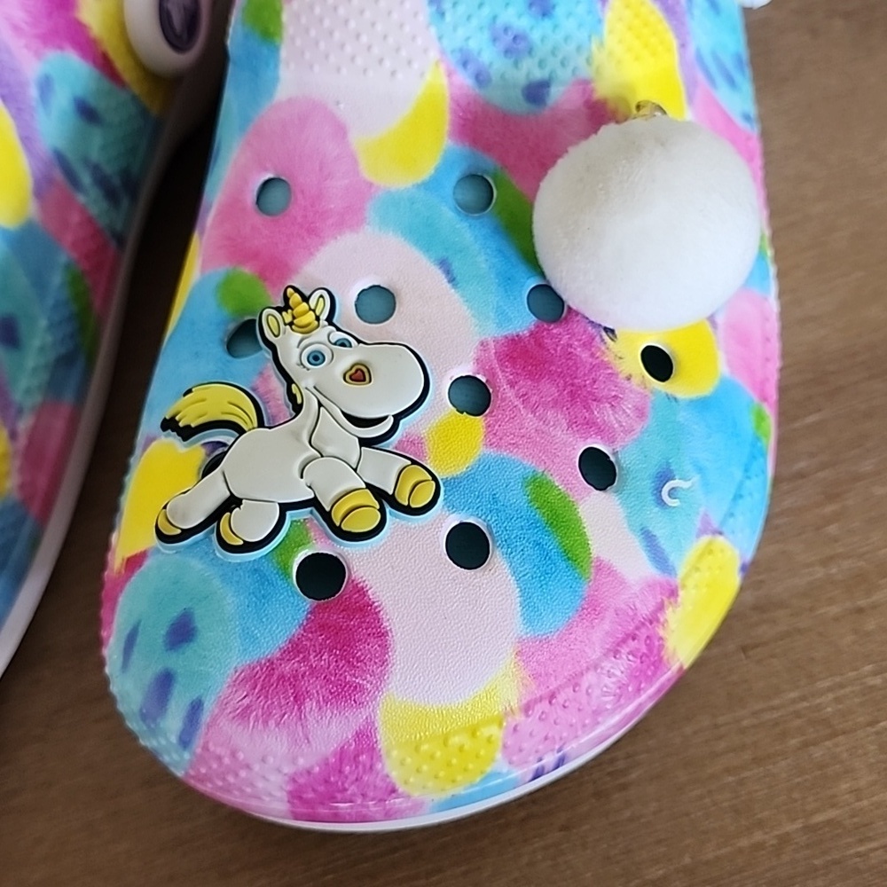 Disney x Crocs Pixar Toy Story Fuzzy Lined Festival Clogs Unicorn Jibbitz - Picture 3 of 9